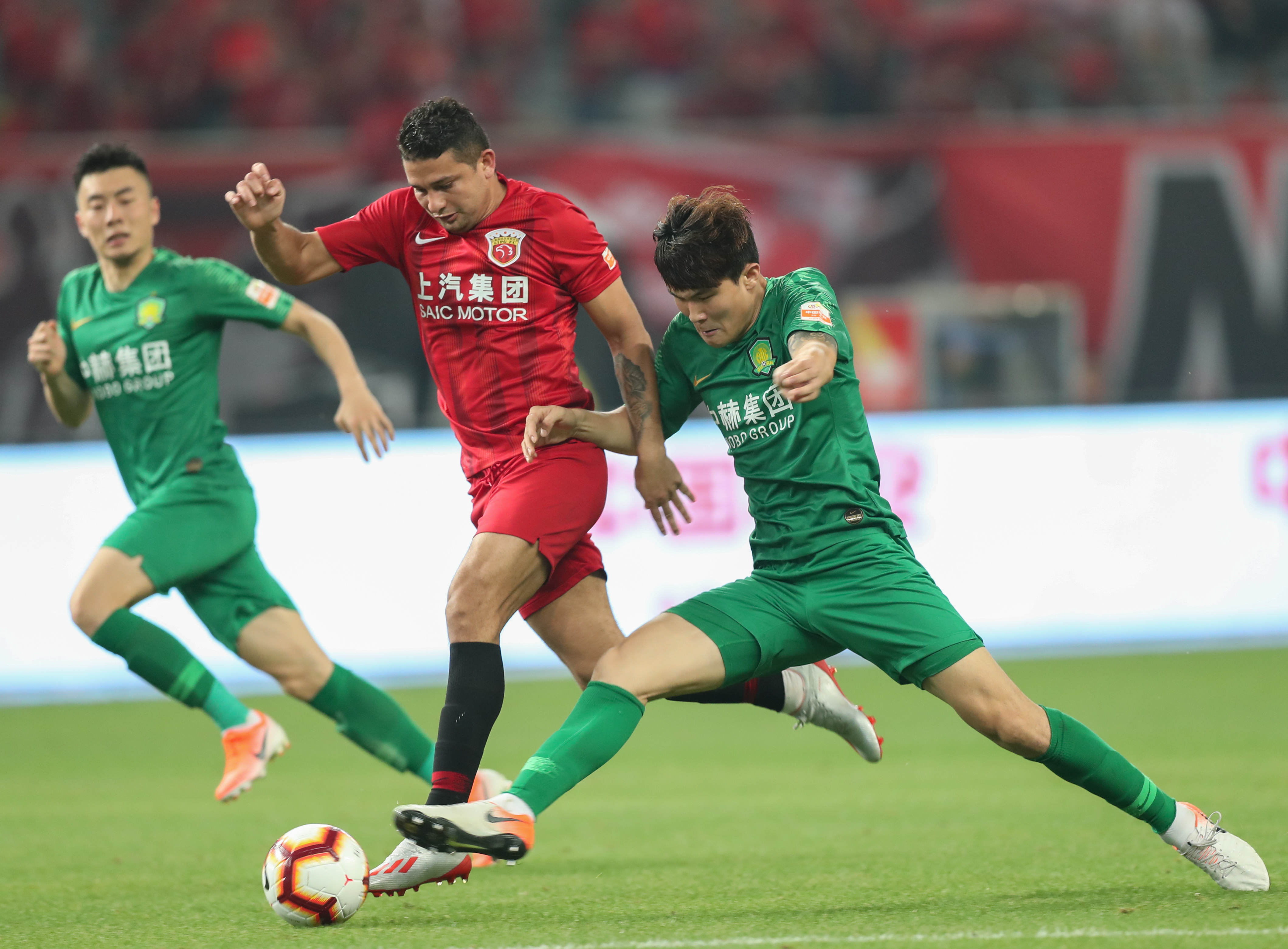 英超焦点战：利物浦主场迎战热刺,（英超重磅对决：利物浦坐镇主场迎战热刺）