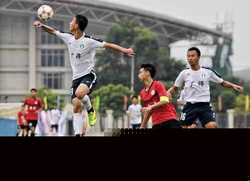 中超赛场争议判罚：VAR判罚引发热议,（中超赛场判罚惹争议：VAR介入成热议焦点）