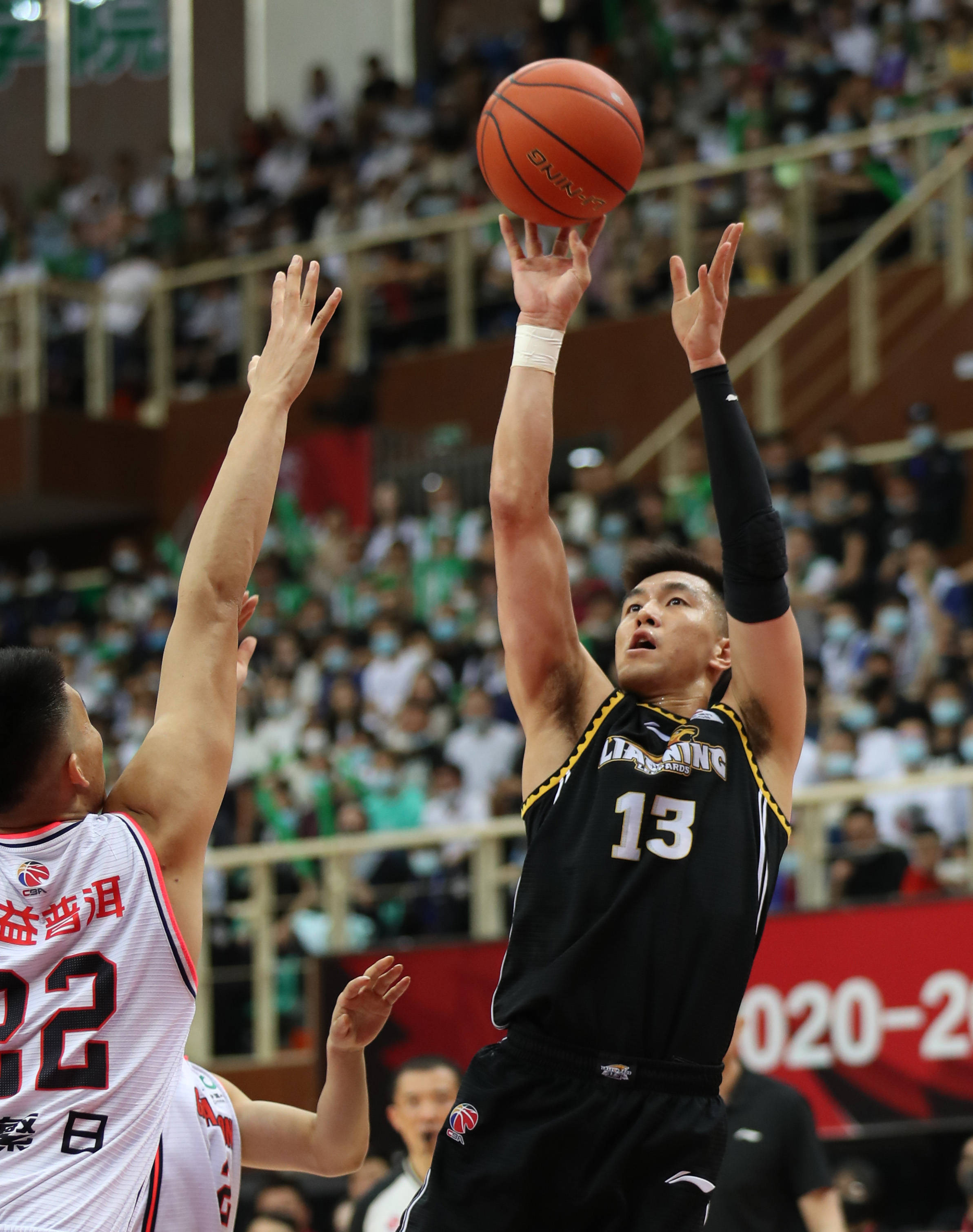 MVP+梅开二度：孔德vs法兰克福个人集锦（孔德vs法兰克福高光：梅开二度加冕MVP）