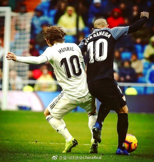 因全队近两年未收到奖金，正备战世非预附加赛的尼日利亚队抵制了训练（奖金两年未发，备战世非预附加赛的尼日利亚队集体罢训）