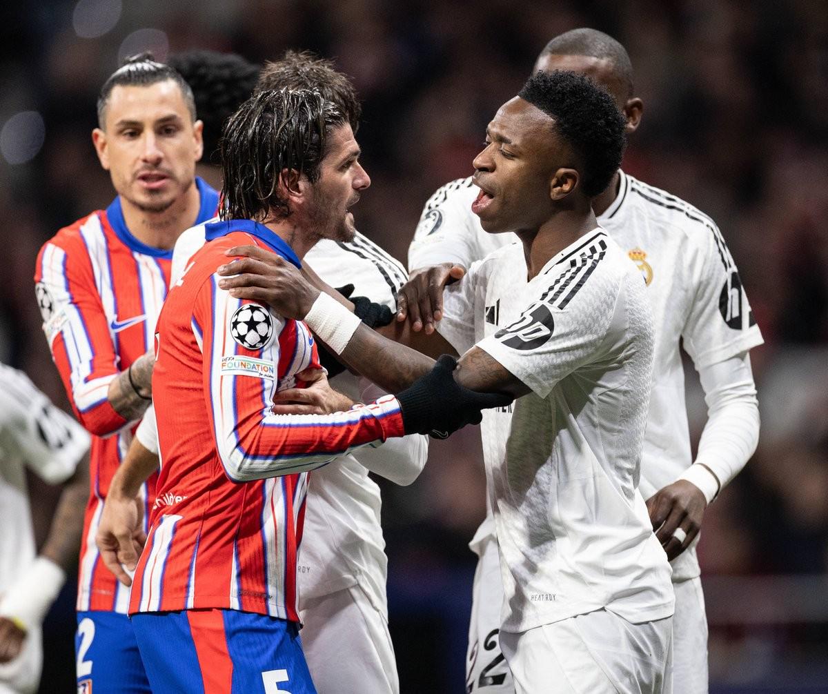 世体：卡萨多中场扫荡能力出色，他可解放德容的组织能力（世体：卡萨多中场拦截能力出众，可让德容更专注组织）