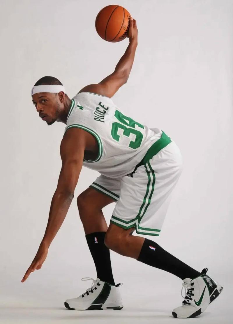 本赛季单场犯规次数最多的8场比赛，开拓者独占4场（本季单场犯规前8场，开拓者占据4席）